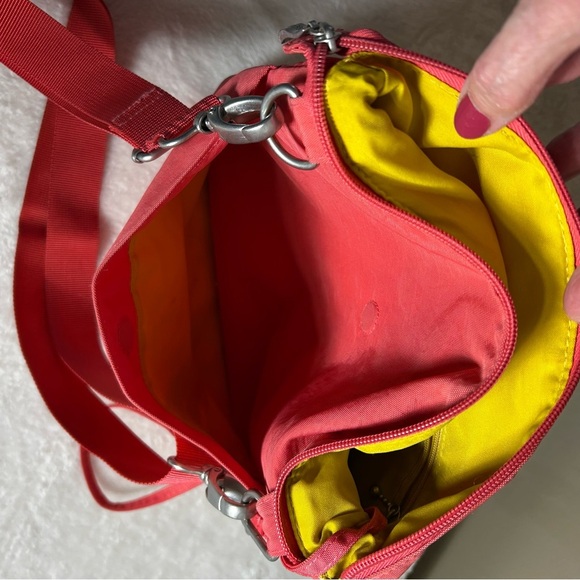 Baggallini Coral Crossbody Bag adjustable Strap 3 Zip Pickets Yellow Lining - Picture 7 of 12